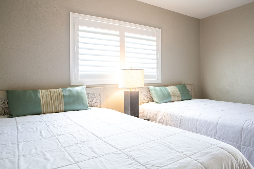 Family Suite, 1 Bedroom, Refrigerator & Microwave, Ocean View