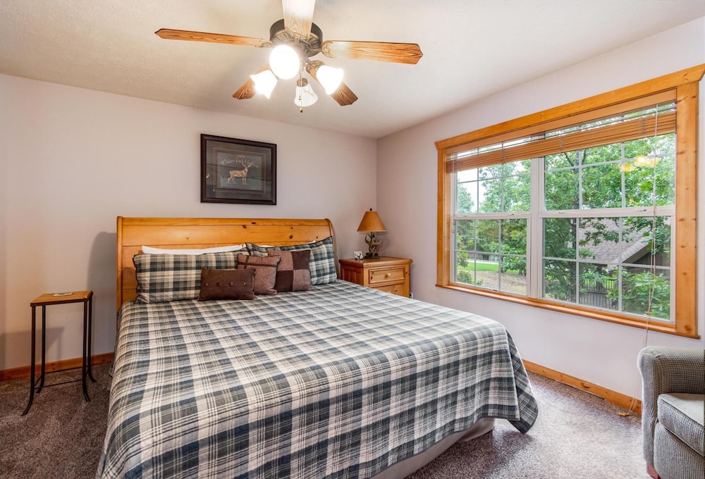 Condo (Bear Cabin Getaway - Close to SDC - F) photo 1