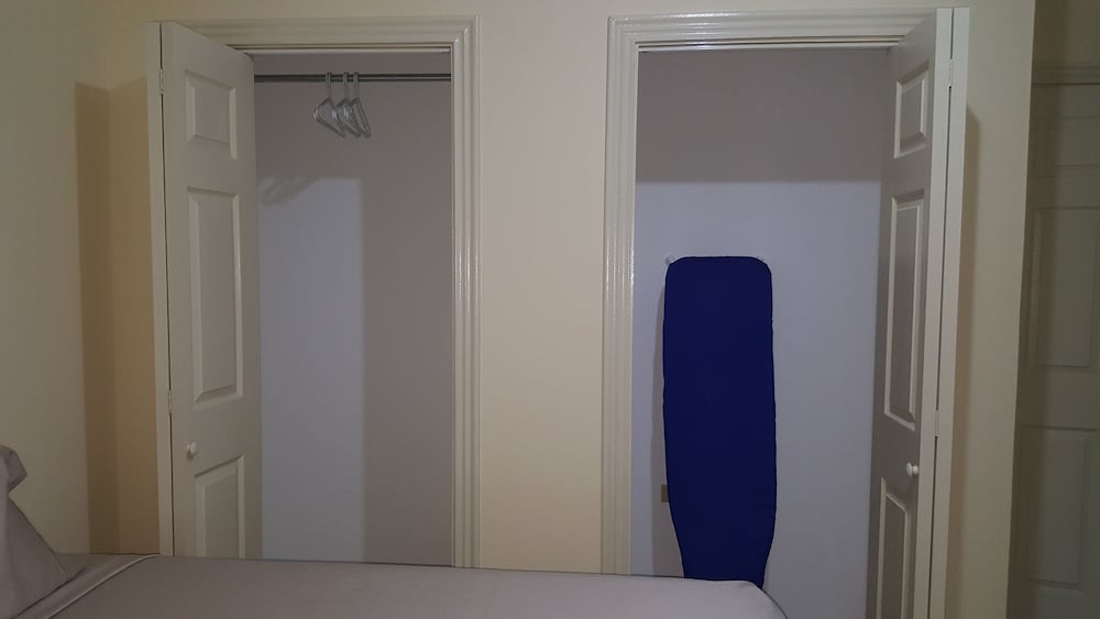 Apt 12, Executive Suites - Palms of Ottawa photo 2
