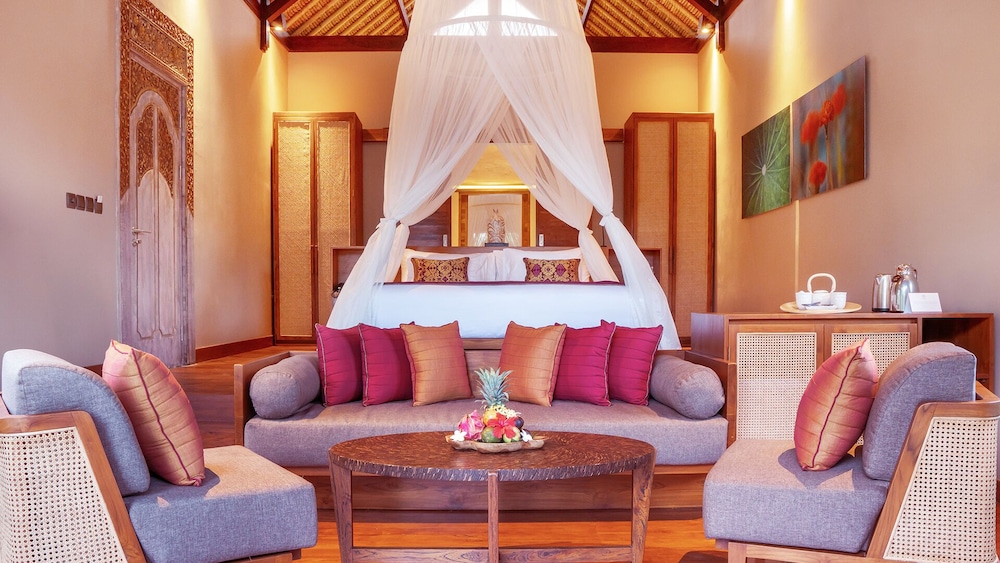 Signature Pool Suite and Meditation Pavilion photo 3