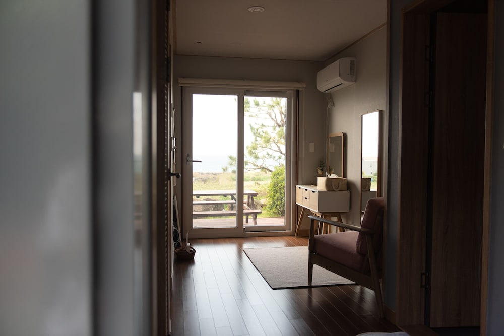 Superior Duplex, 1 Bedroom, Non Smoking, Ocean View (BoMal) photo 2