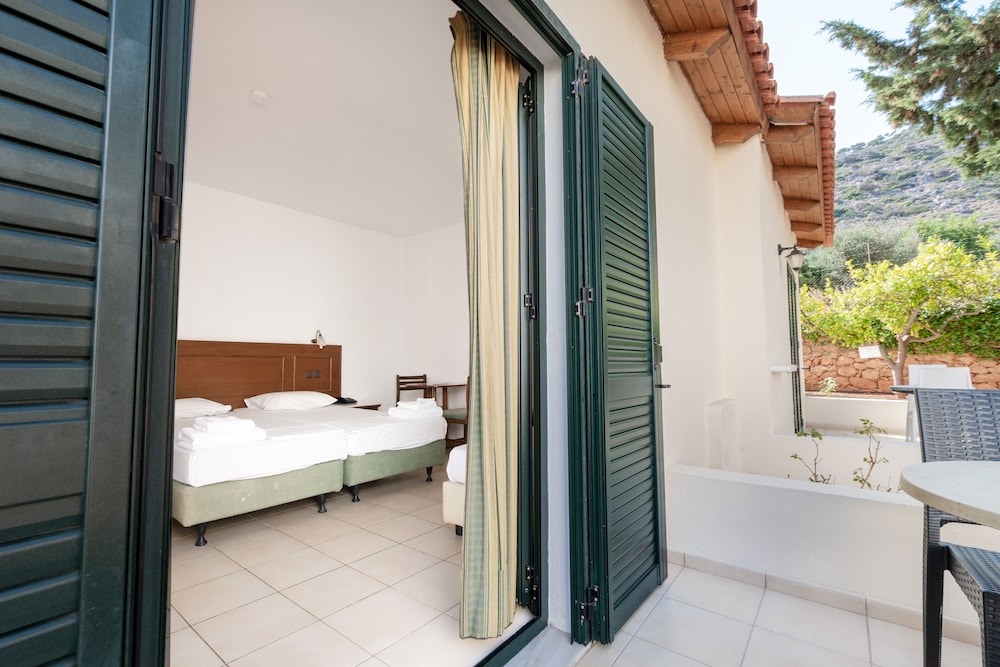 Double or Twin Room - Photo 6
