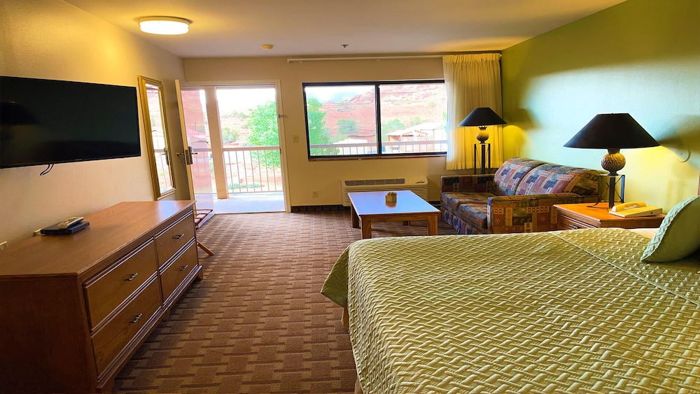 Deluxe Room, 1 King Bed, Mountain View photo 3