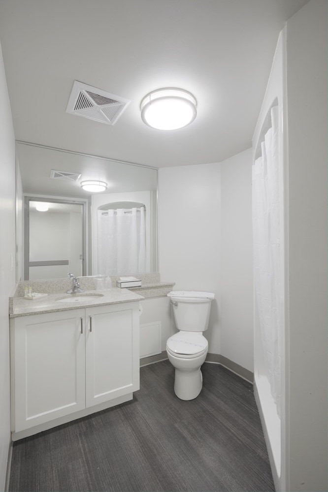 Suite, 2 Bedrooms, Kitchenette - Photo 6