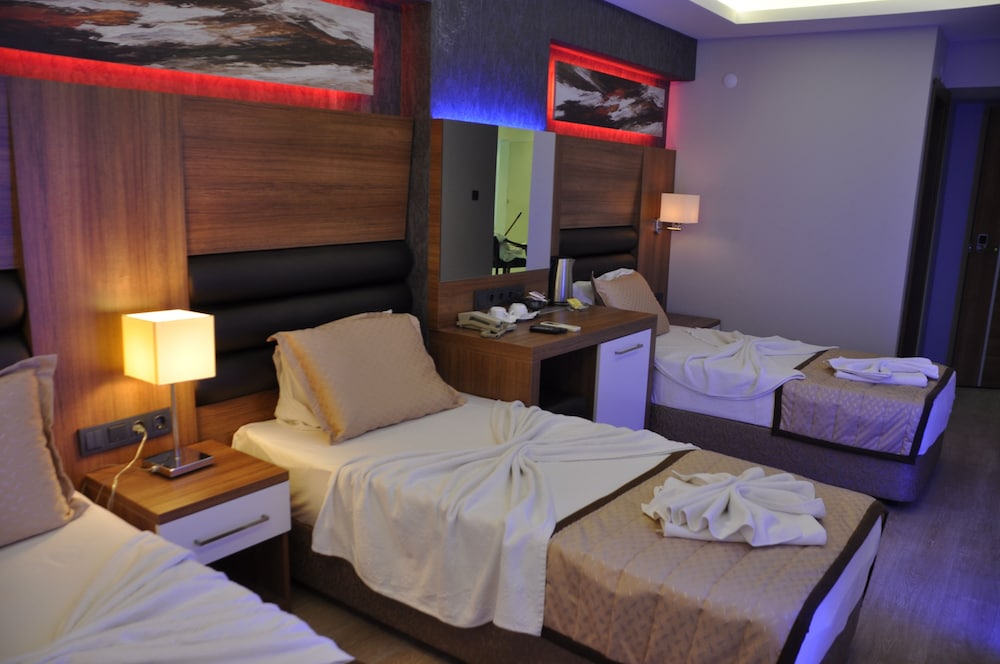Standard Triple Room photo 2