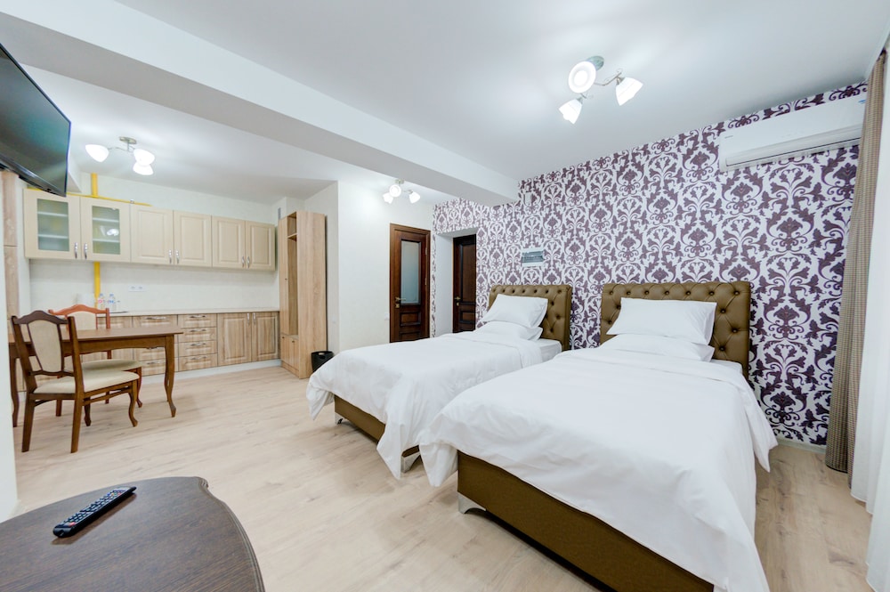 Double or Twin Room, 2 Twin Beds, City View photo 3