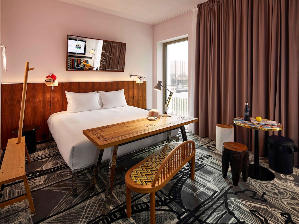 Double Room, 1 Queen Bed (Large Mama) photo 2