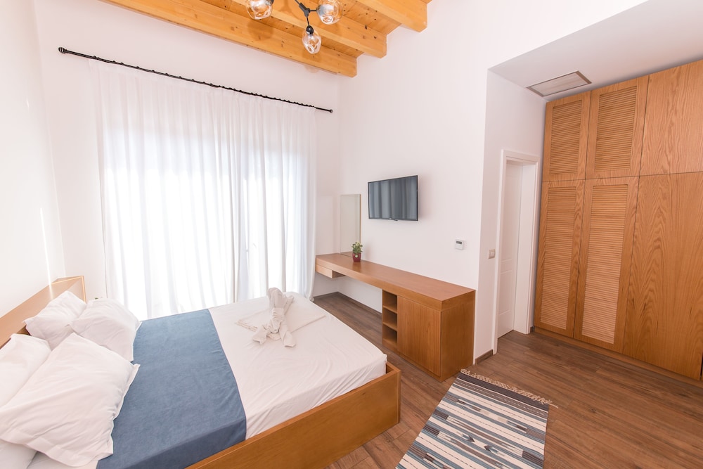 Family Room, Balcony, Sea View photo 2