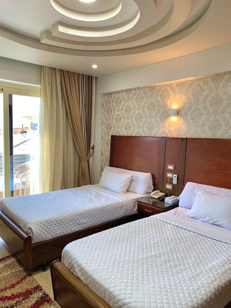 Deluxe Double or Twin Room, 1 Bedroom, City View photo 3