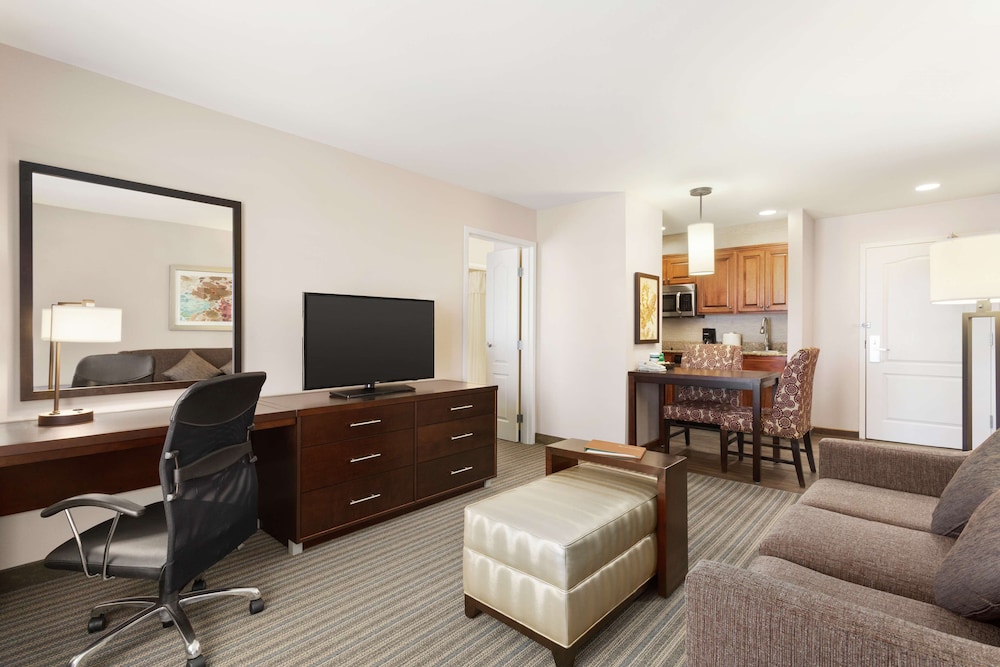 Suite, 1 King Bed, Accessible, Non Smoking photo 3