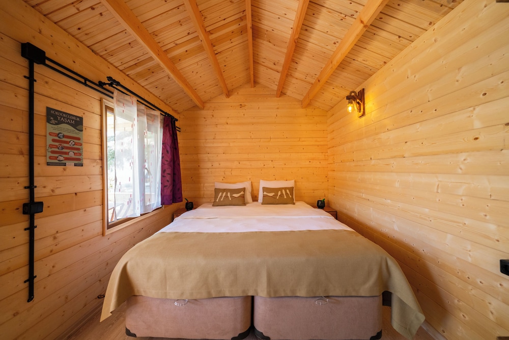 Elite Room, Multiple Beds, Courtyard View