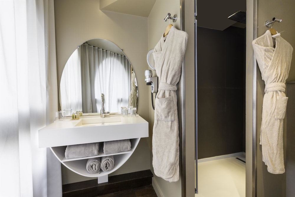 Junior Suite, 1 King Bed photo 3