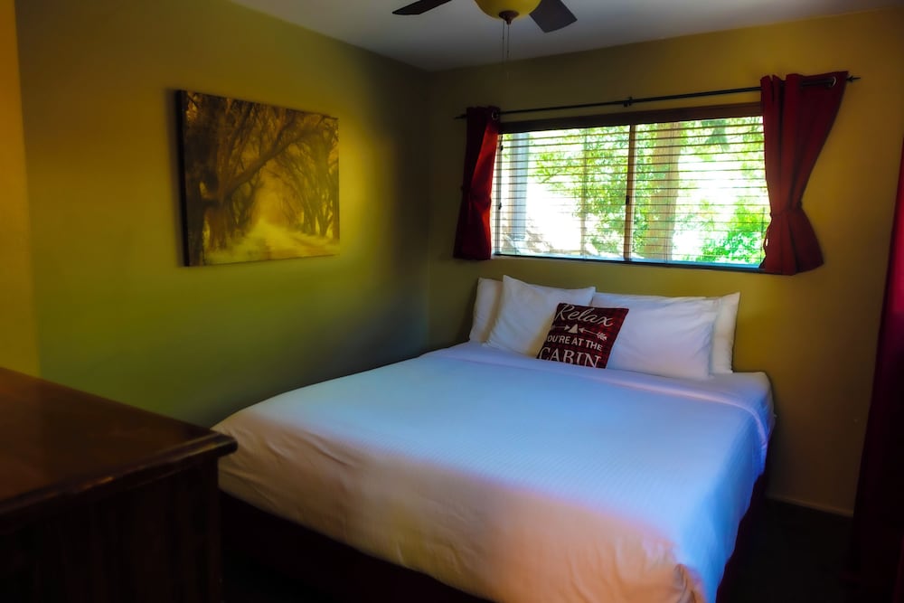 Lazy Owl Cabin, 2 Bedrooms photo 1