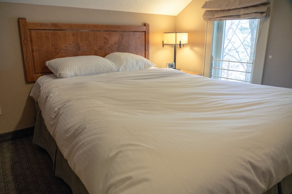 Condo, 2 Bedrooms (with Kitchen) - Photo 3