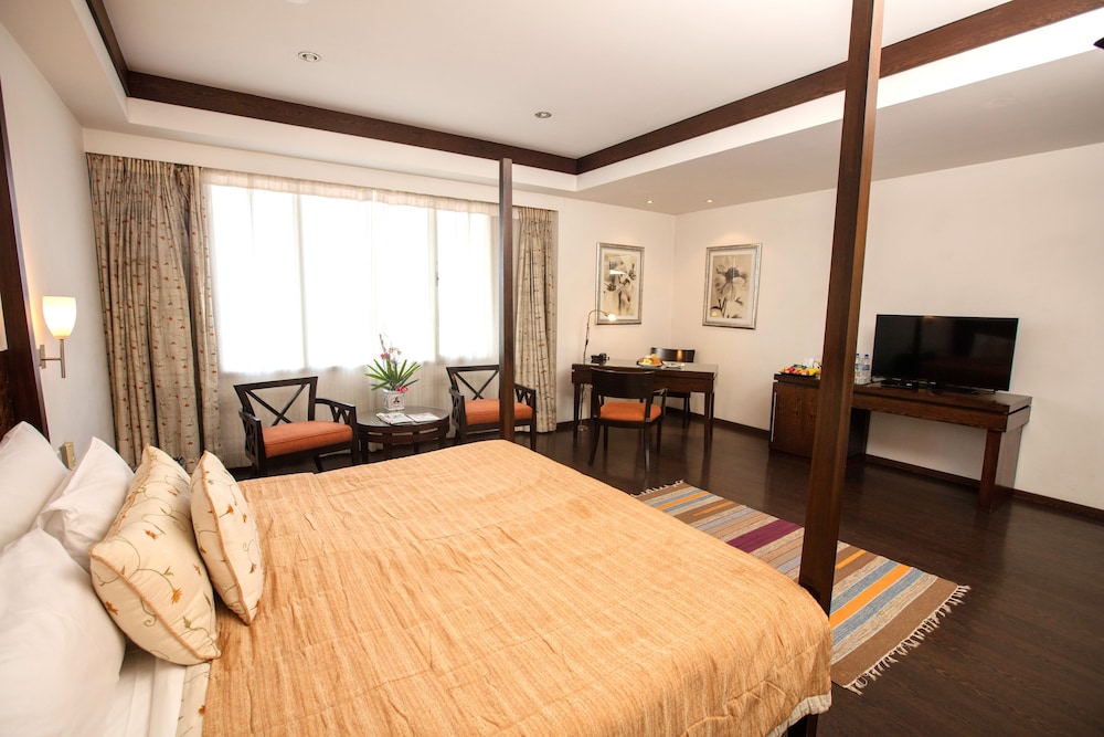 Executive Suite - Photo 1