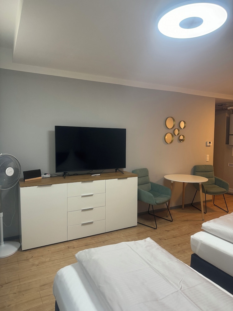 Standard Studio, 2 Twin Beds, Kitchenette, Courtyard View photo 1