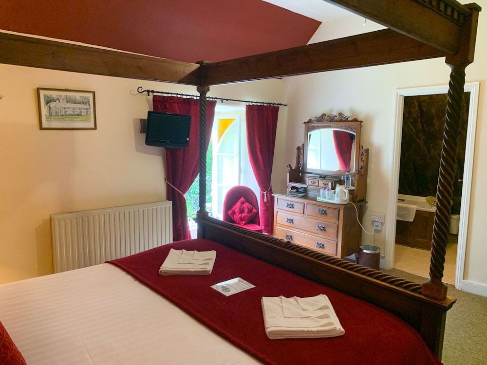 Super King Four Poster Room (Room 1) photo 2