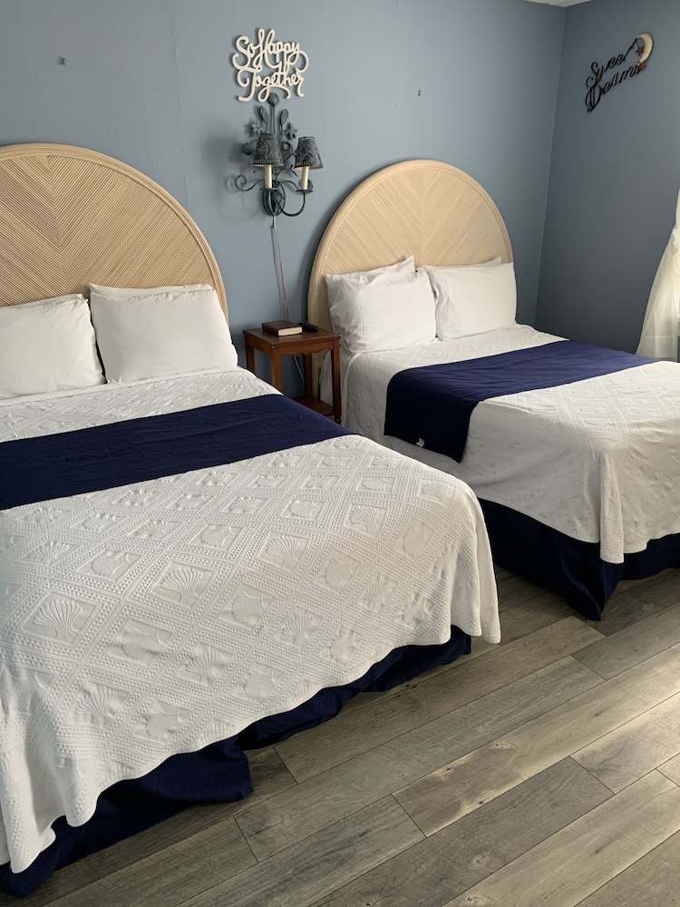 Basic Double Room Single Use, 2 Double Beds, Balcony, Partial Ocean View