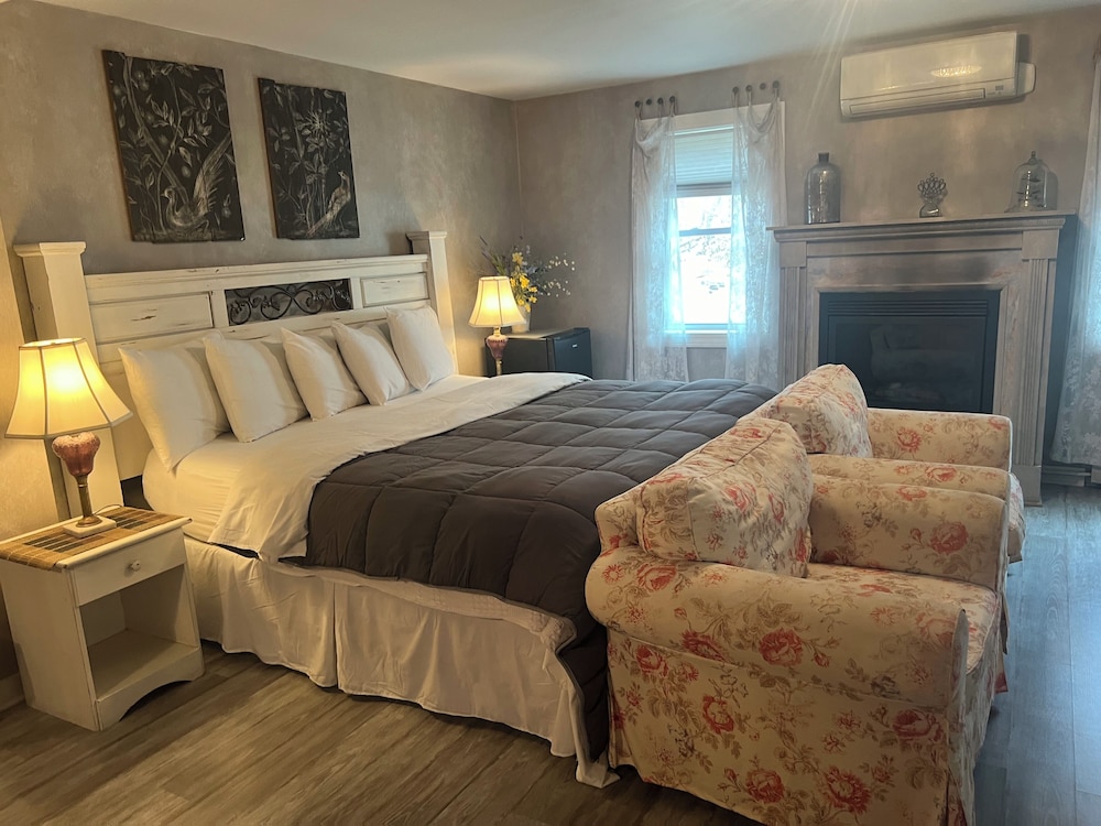White Birches Suite, 1 King Bed photo 1