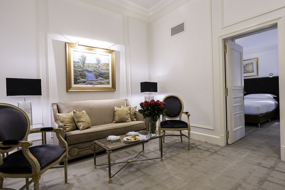 Deluxe Suite (Lounge)