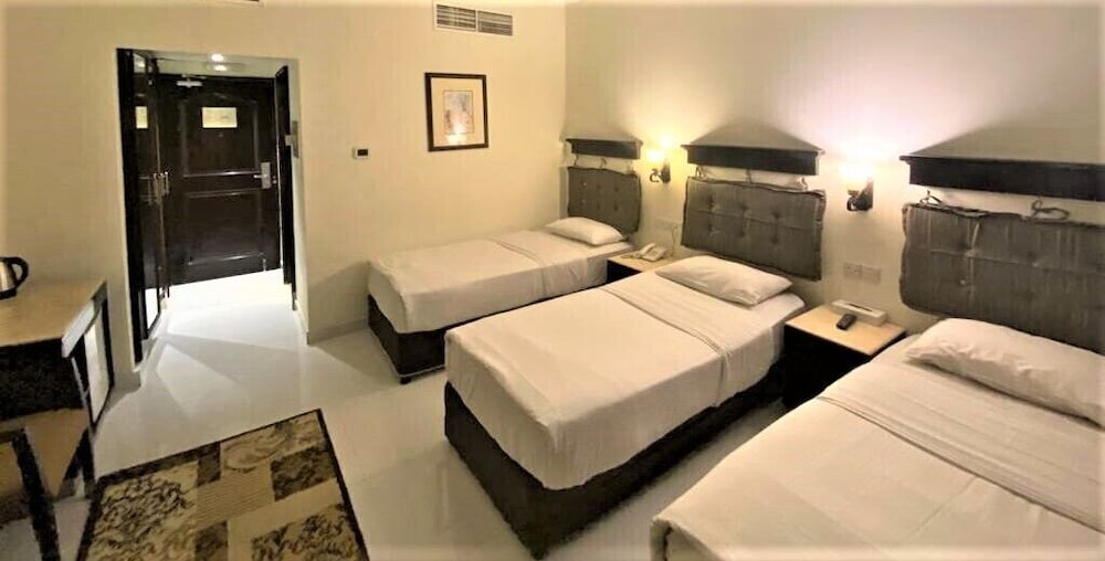 Triple Room, Pool Access photo 3