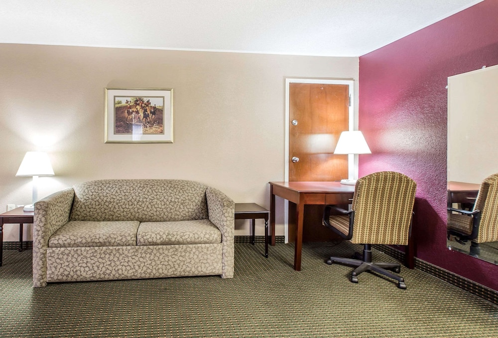 Suite, 1 King Bed, Non Smoking - Photo 5