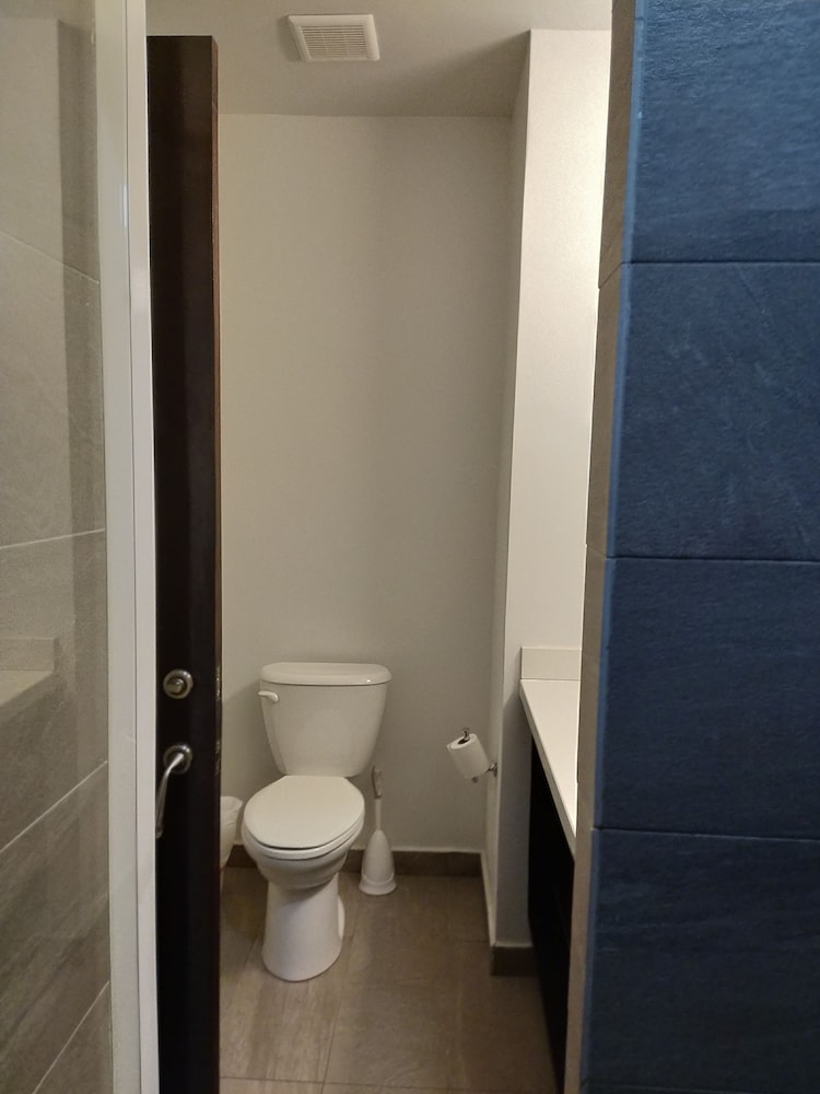 Standard Room, 2 Queen Beds - Photo 6