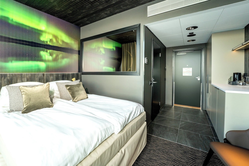 Superior Room, 1 Queen Bed photo 2