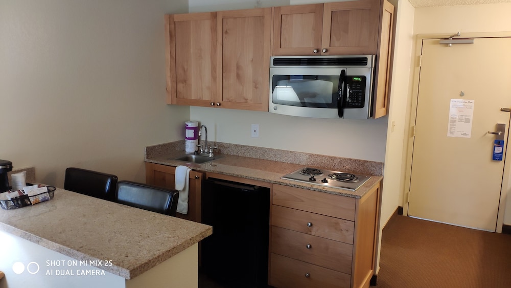 Studio Suite, 1 Queen Bed, Non Smoking, River View - Photo 4