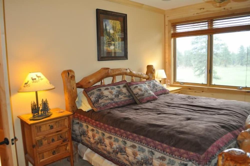 Premium House, 1 King Bed, Shared Bathroom, Mountain View photo 3