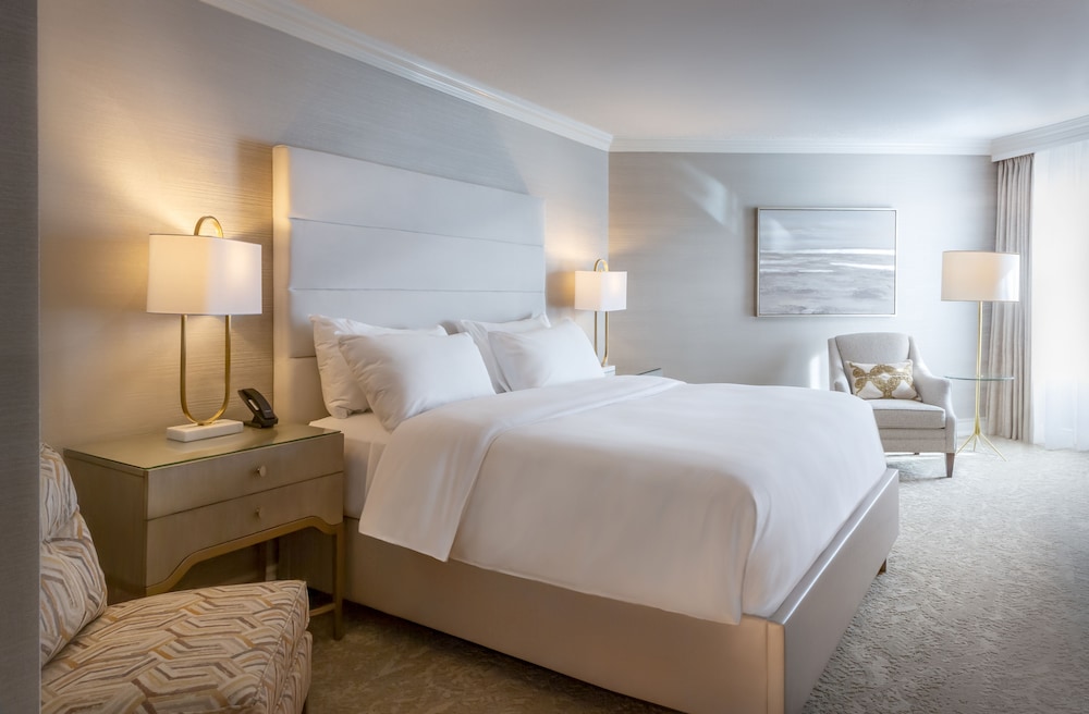 Standard Room, 1 King Bed, Lakeside - Photo 1