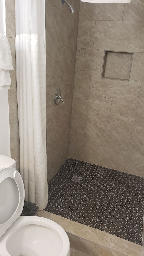 Basic Double Room, 1 Bedroom, Smoking photo 2