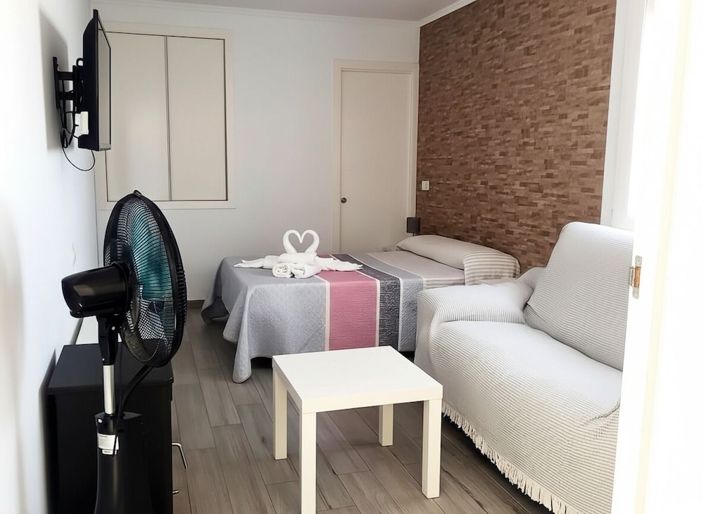 Family Studio, Smoking, Pets Allowed