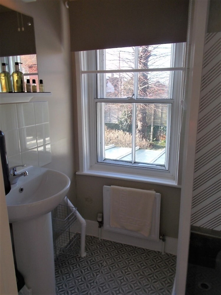 Twin Room, Ensuite photo 3