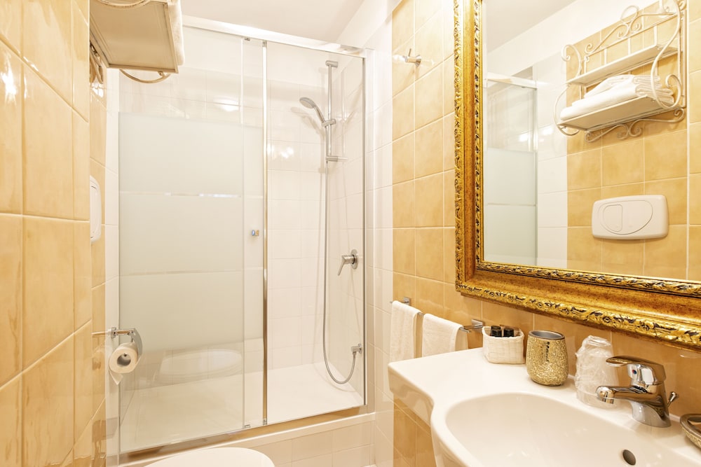 Luxury Triple Room, Private Bathroom photo 3