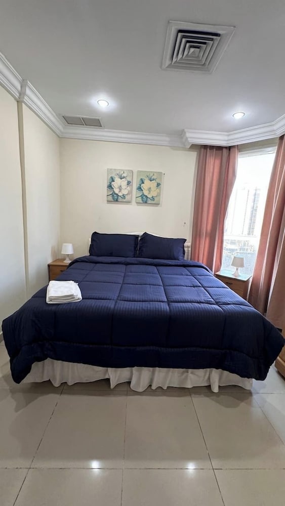 Family Room, City View photo 1