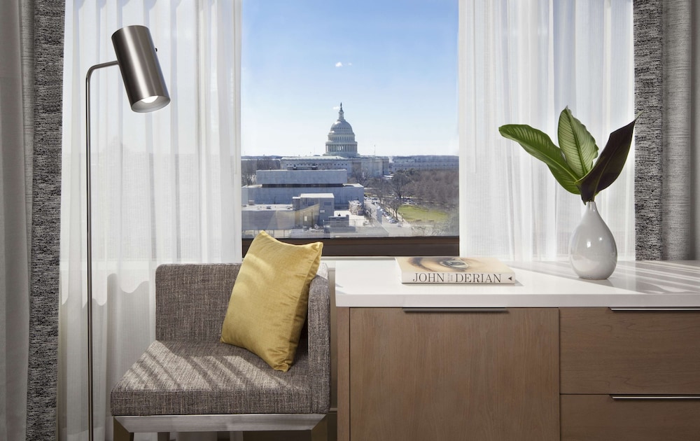 Room, 1 King Bed (Capitol View) - Photo 5