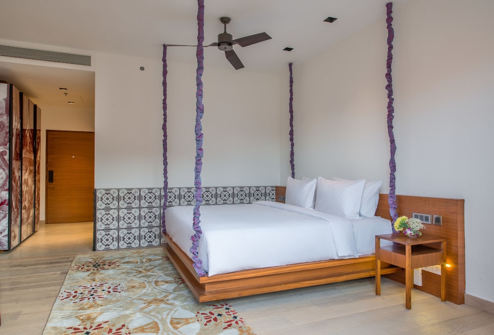 Deluxe King Room photo 3
