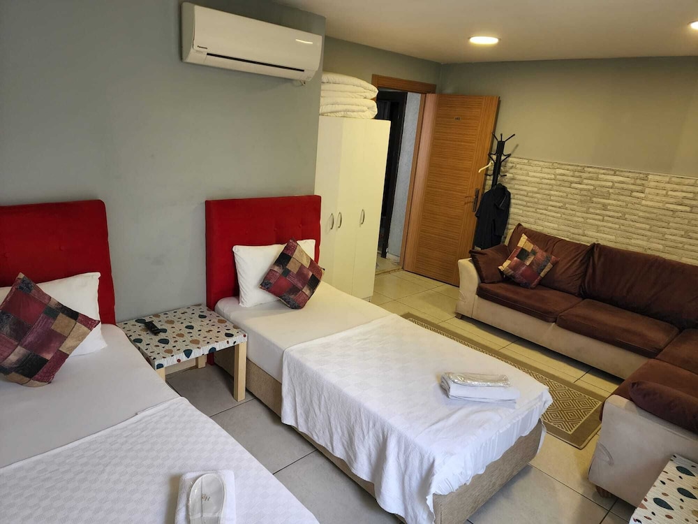 Economy Twin Room photo 2