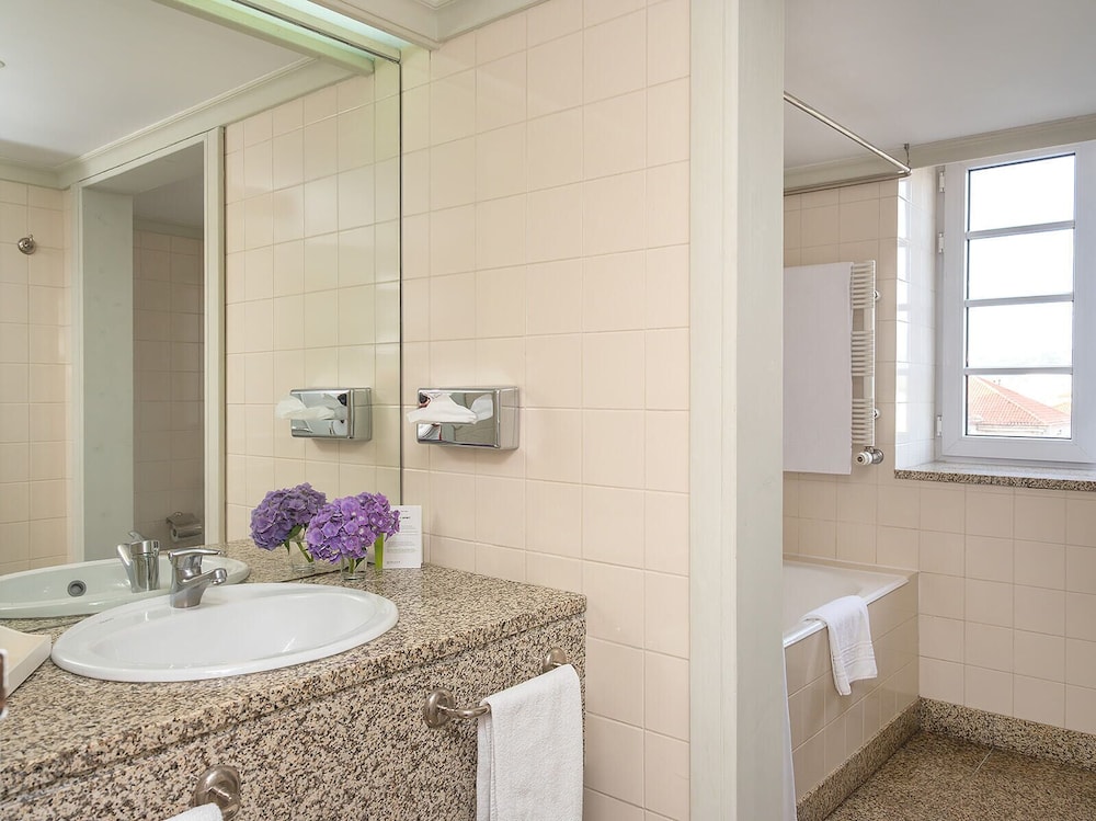 Premium Double or Twin Room - Photo 6