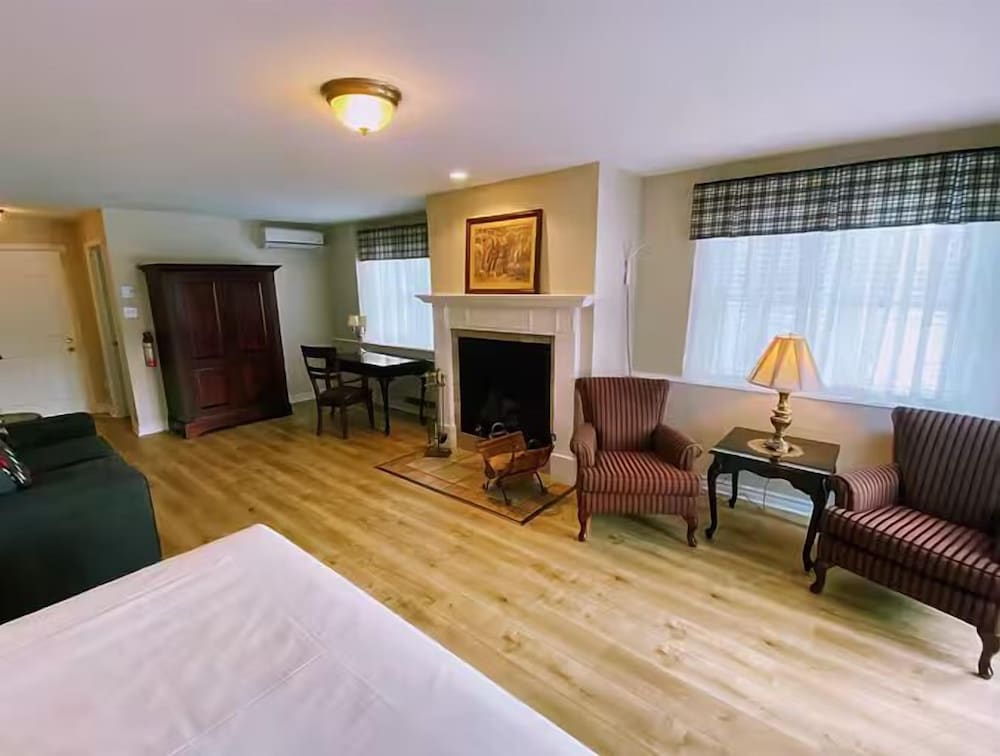 Tomifobia Room photo 2