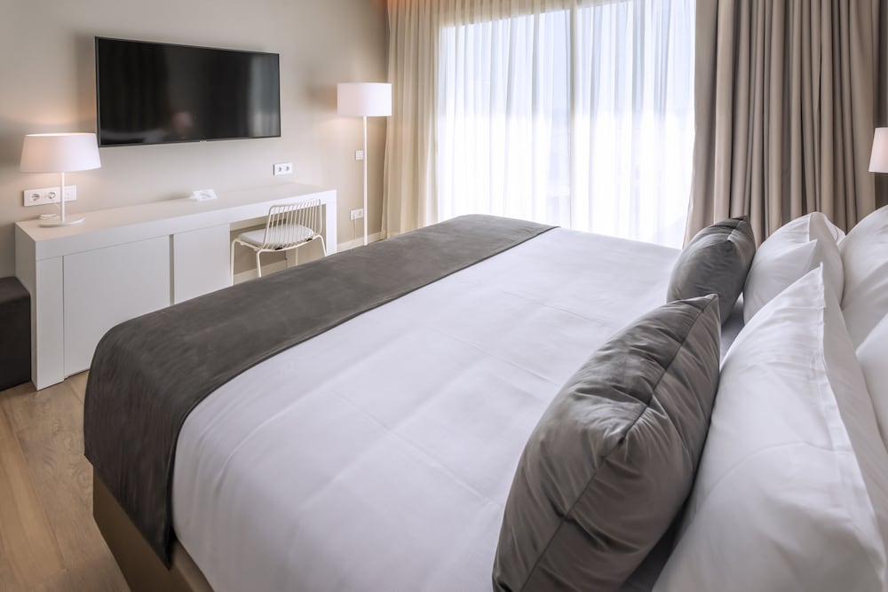 Double or Twin Room - Photo 4
