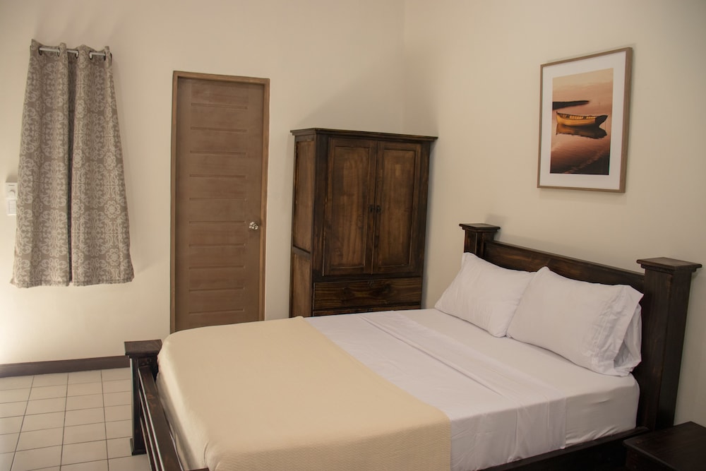 Standard Room, 2 Double Beds, Ground Floor photo 3