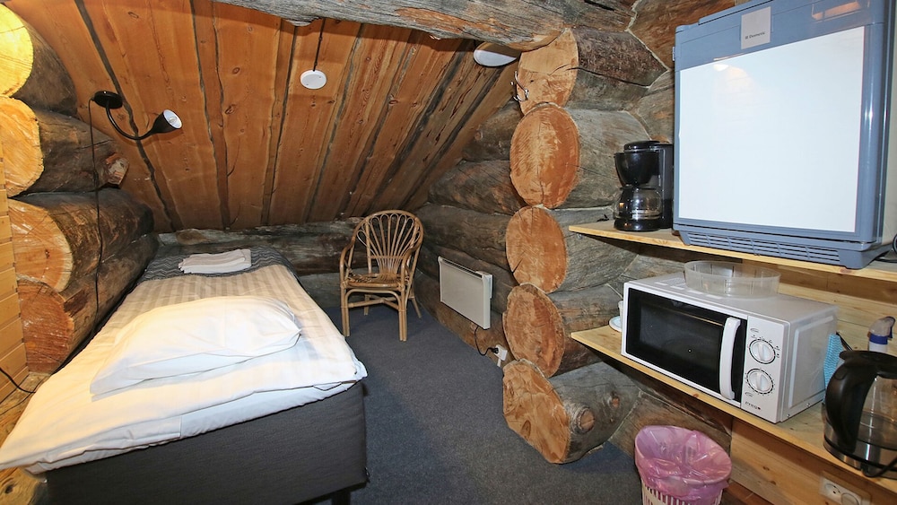 Basic Double or Twin Room, Shared Bathroom photo 1