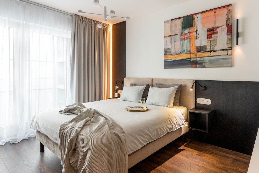 Deluxe Studio Suite