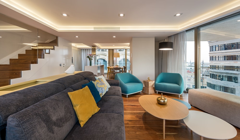 City Duplex, 3 Bedrooms, Terrace, City View - Photo 11