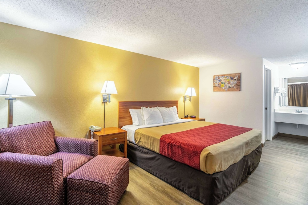 Standard Room, 1 King Bed, Non Smoking - Photo 1