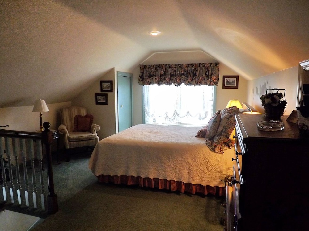 Suite, 1 Queen Bed, Jetted Tub (Loft Suite) photo 3