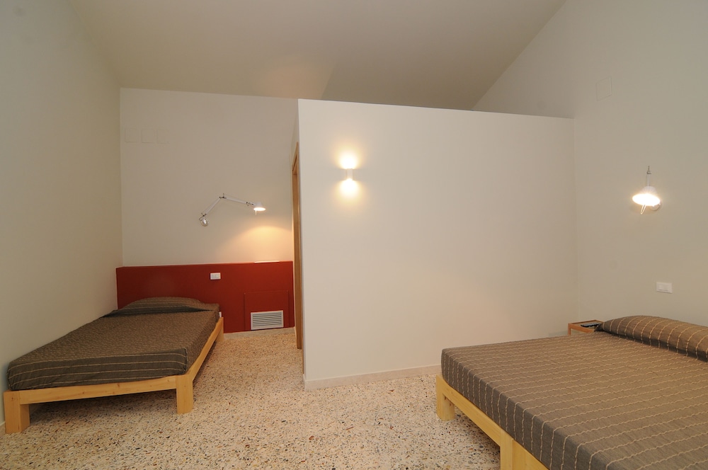 Standard Triple Room photo 2