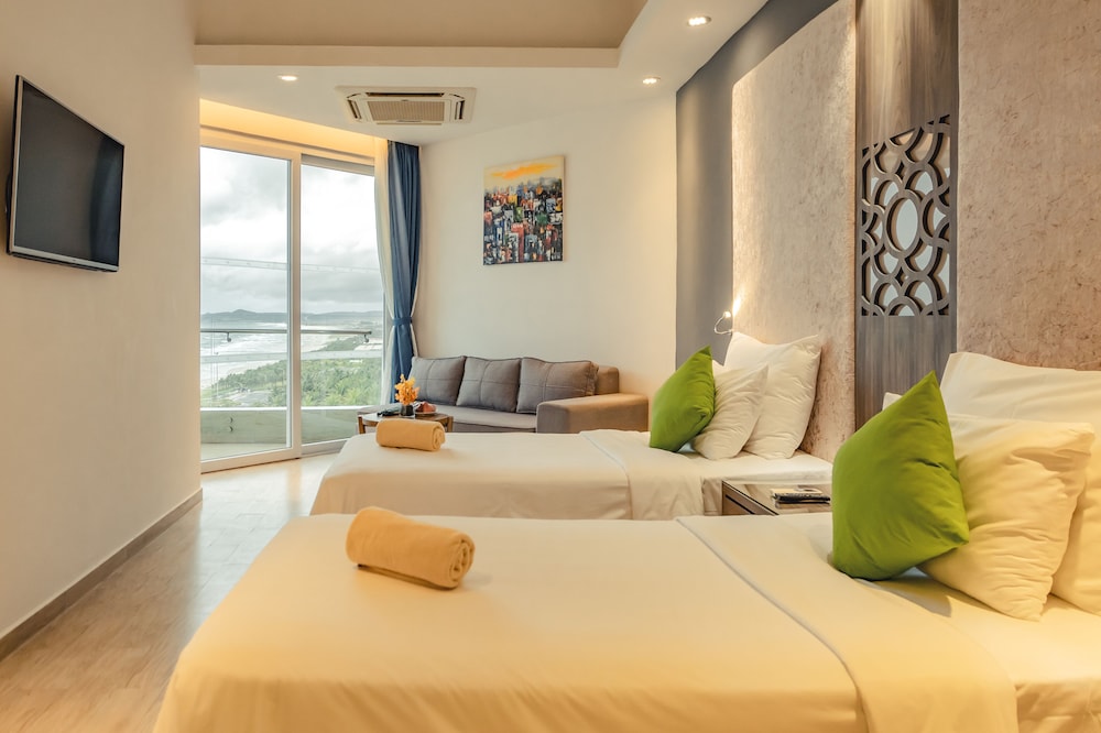 Family Room, 2 Bedrooms, Balcony, Sea View photo 3
